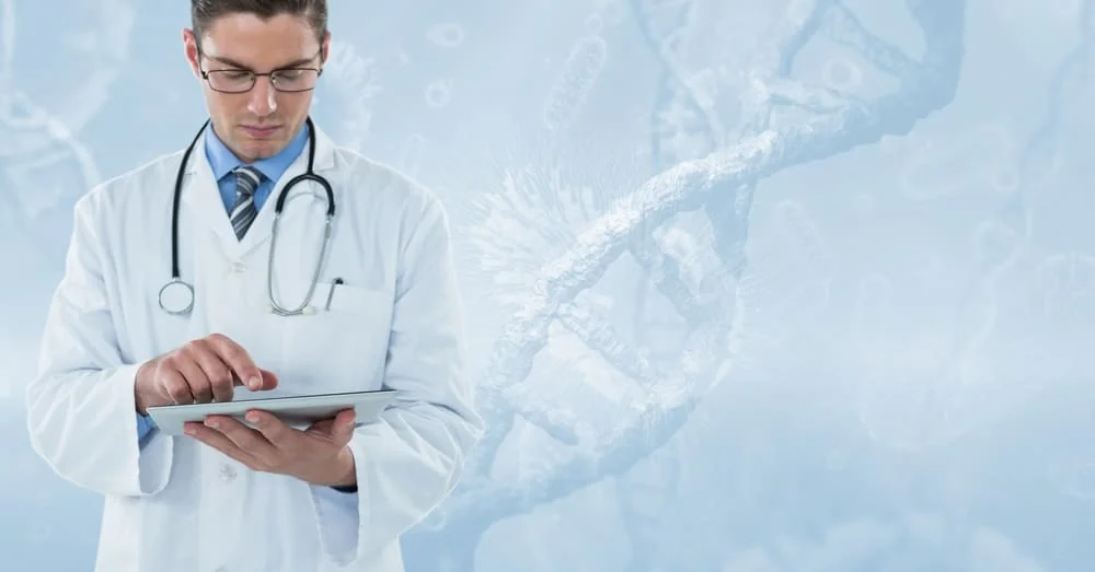 doctor citeste un raport medical doctor citeste un raport medical