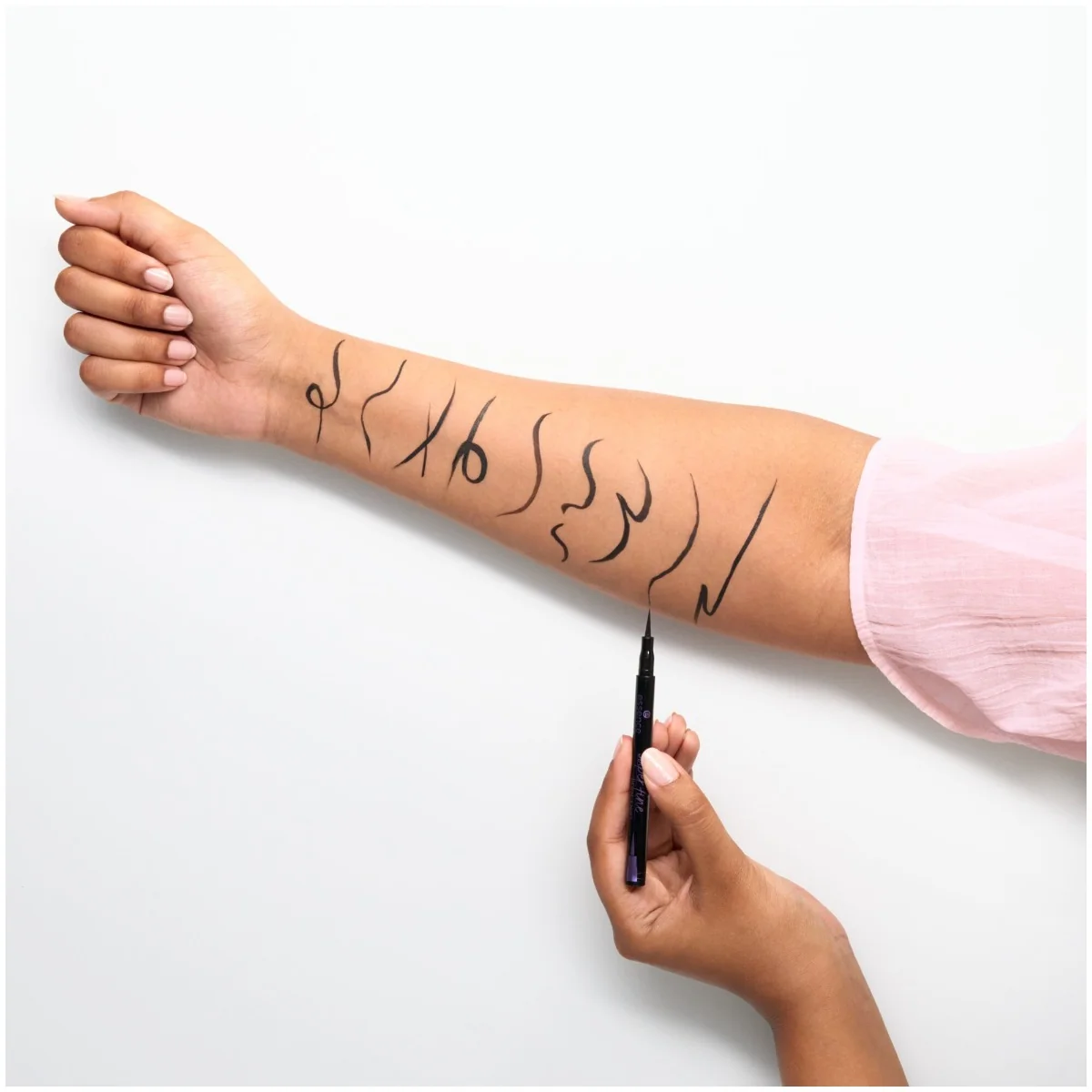 Tus de ochi super fine liner pen 01 - Deep Black, 1ml, Essence