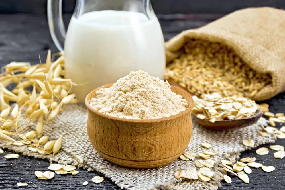 Bol cu gluten si borcan cu lapte