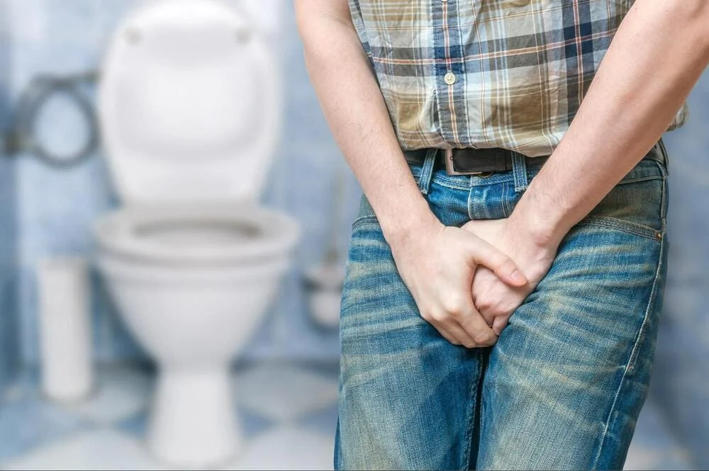 Barbat cu incontinenta urinara Barbat cu incontinenta urinara