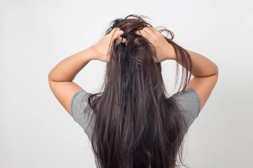 Senzatia de mancarime la nivelul scalpului: cauze frecvente si remedii