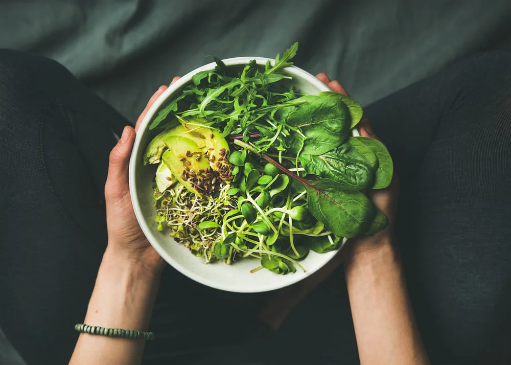Dieta raw vegana: ce este, cum functioneaza, indicatii