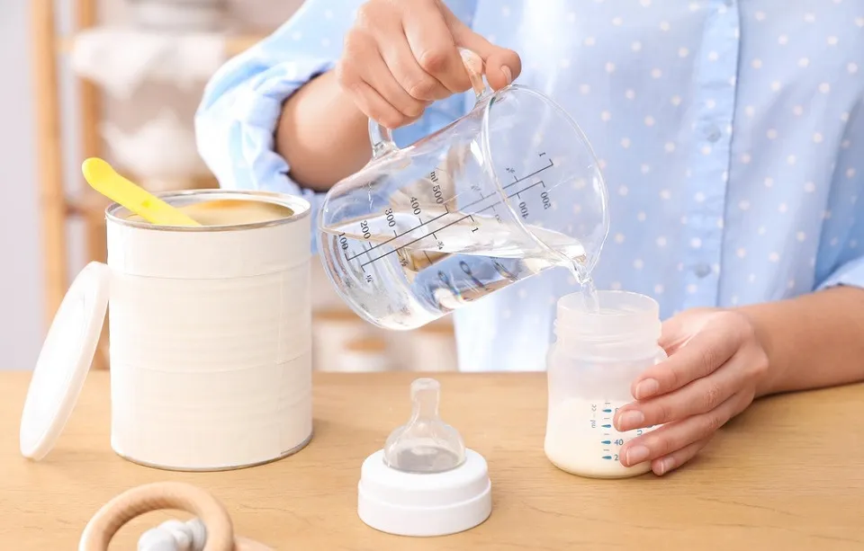 Preparare lapte praf pentru bebelusi