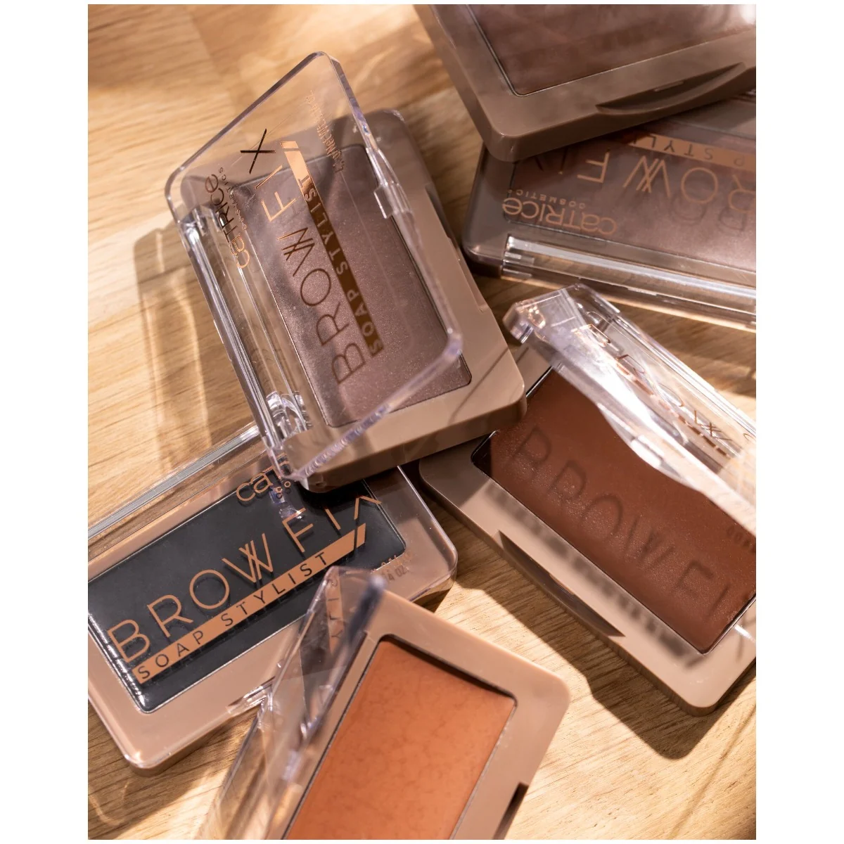 Ceara pentru sprancene Brow Fix Soap Stylist 010 - Full And Fluffy, 4.1g, Catrice