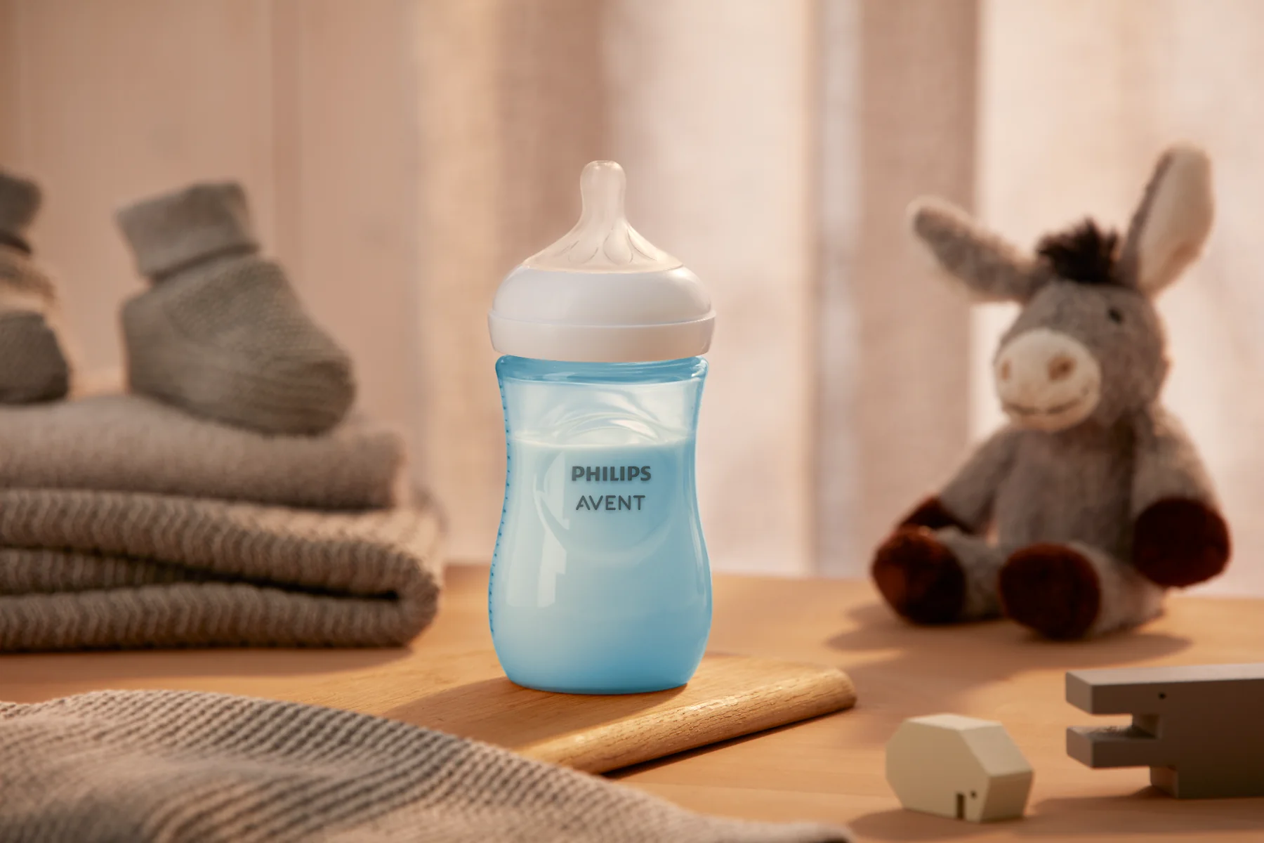 Biberon pentru +1 luna Natural Response Albastru SCY903/21, 260ml, Philips Avent