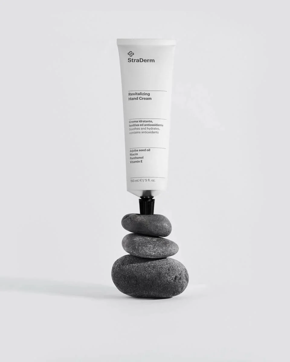 Crema hidratanta pentru maini cu textura usoara, 150ml, StraDerm