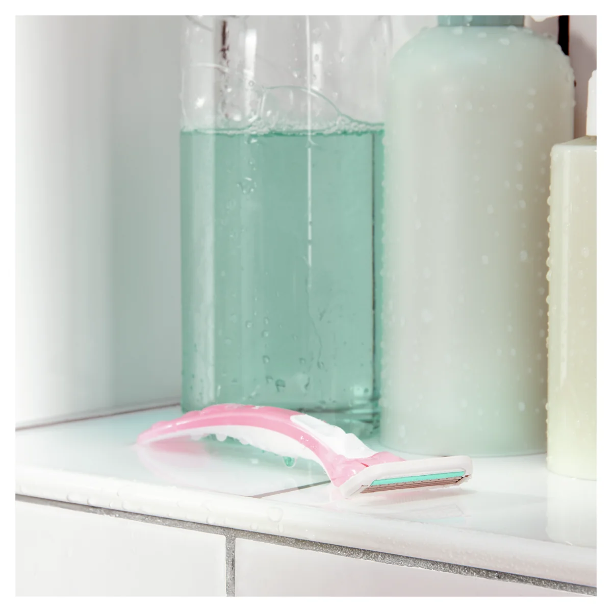 Set aparate de ras de unica folosinta Venus Sensitive, 4 bucati, Gillette