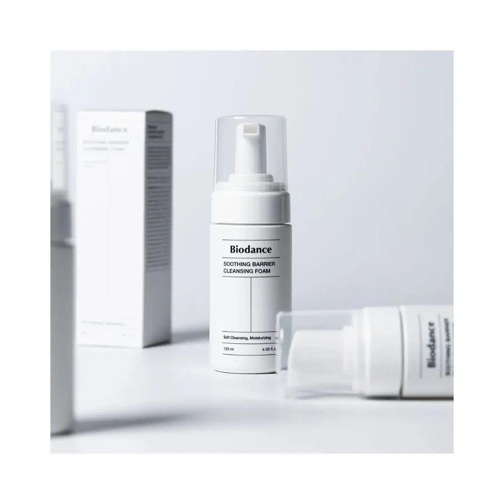 Spuma de curatare cu efect calmant Soothing Barrier Cleansing Foam, 120ml, Biodance