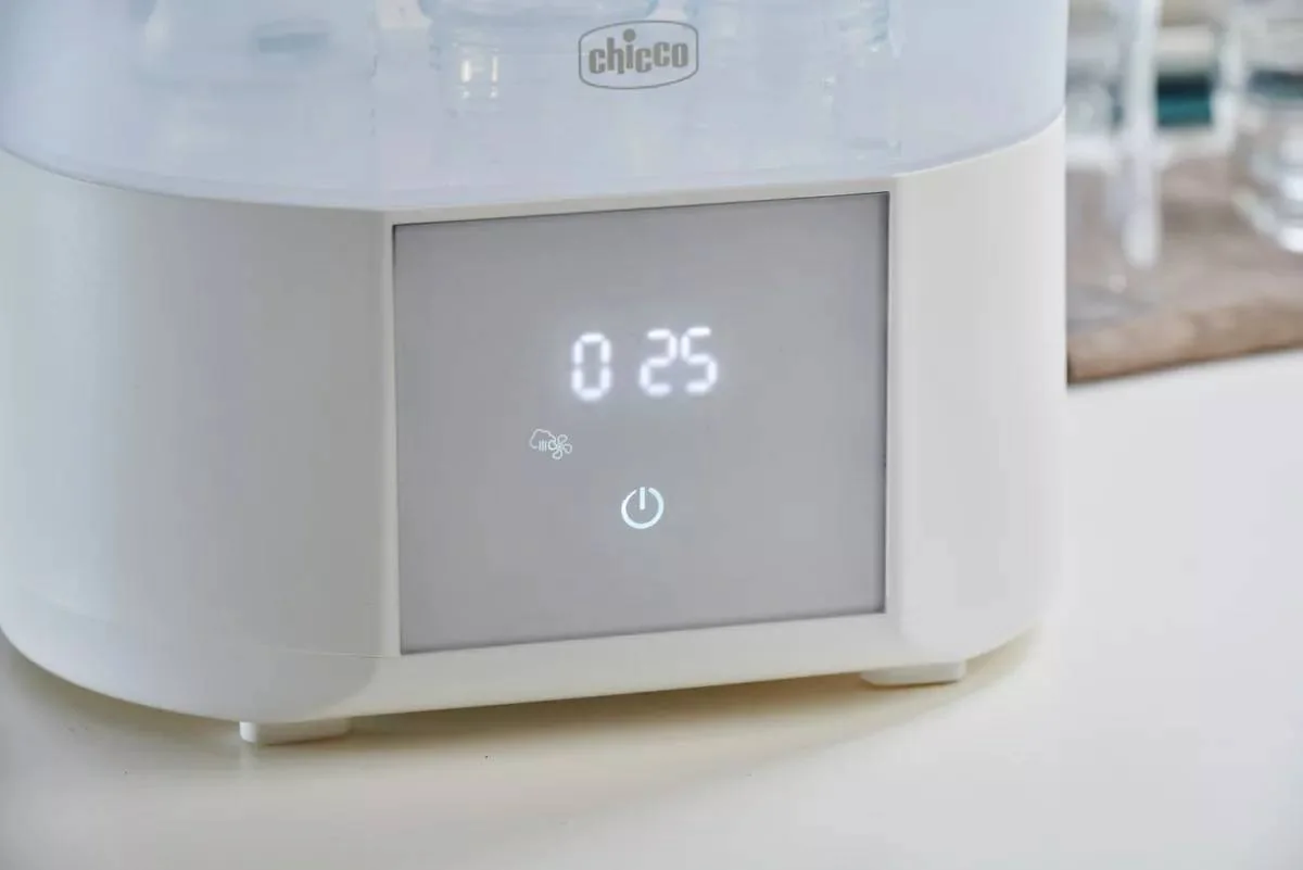 Sterilizator electric digital cu uscator pentru biberoane si accesorii mici 0 luni+, 1 bucata, Chicco