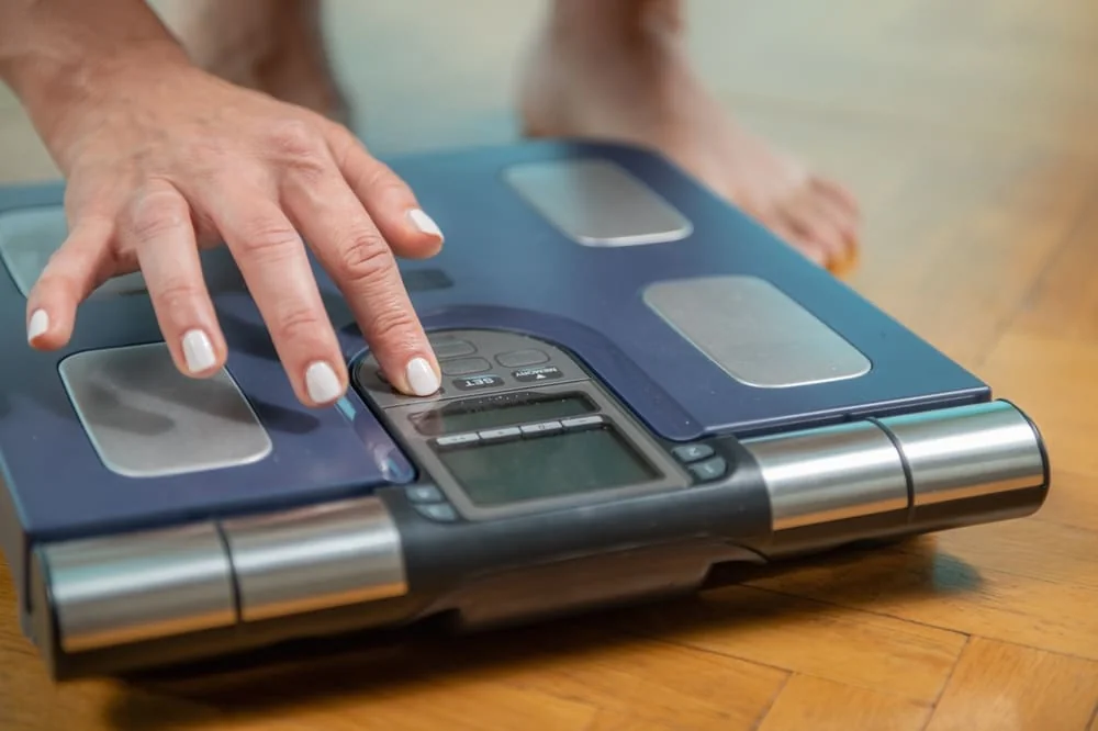 Cantar cu analiza corporala: ce inseamna procentul de grasime, masa musculara si IMC?