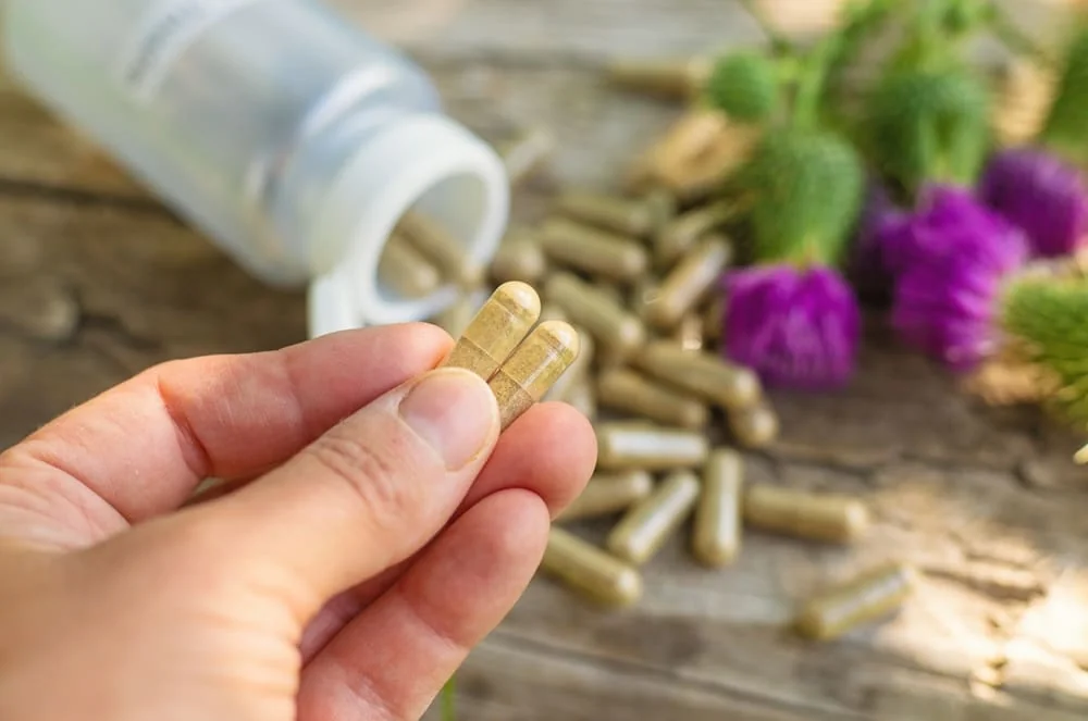 Suplimente pentru detoxifiere blanda: mituri, realitate si ingrediente populare
