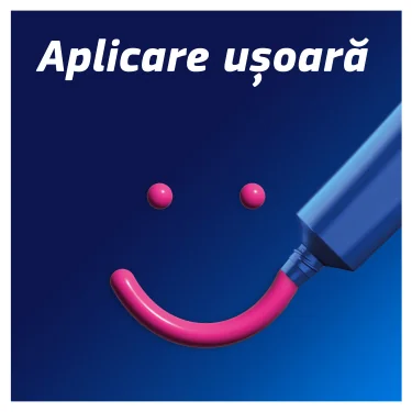 Tub de Fixodent cu gel roz iesind si formand un zambet stilizat pe fundal albastru. Tub de Fixodent cu gel roz iesind si formand un zambet stilizat pe fundal albastru.