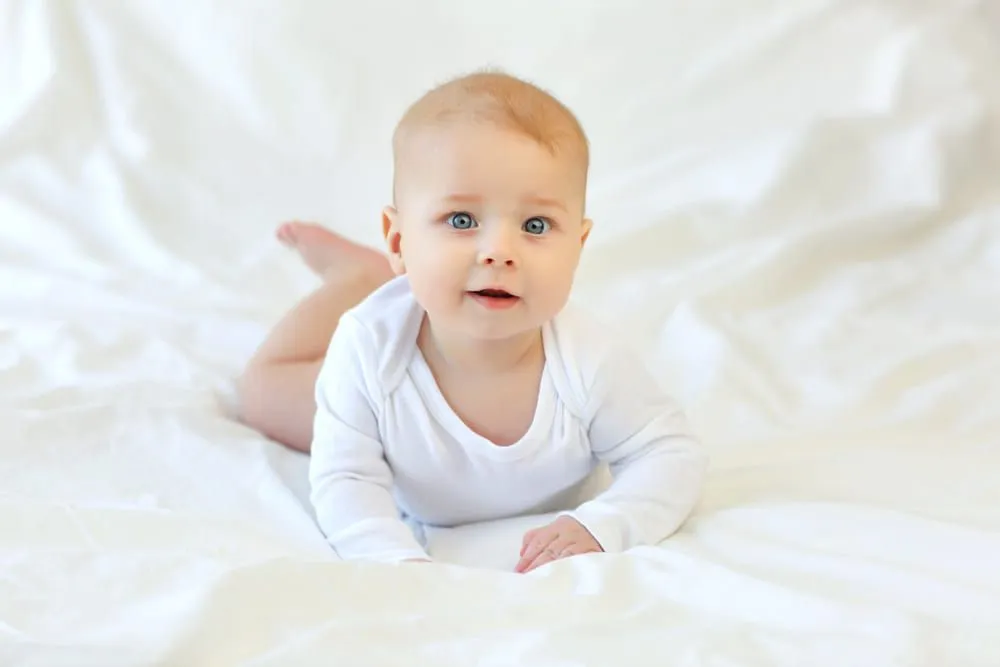 Bebe 9 luni: dezvoltare si sfaturi utile