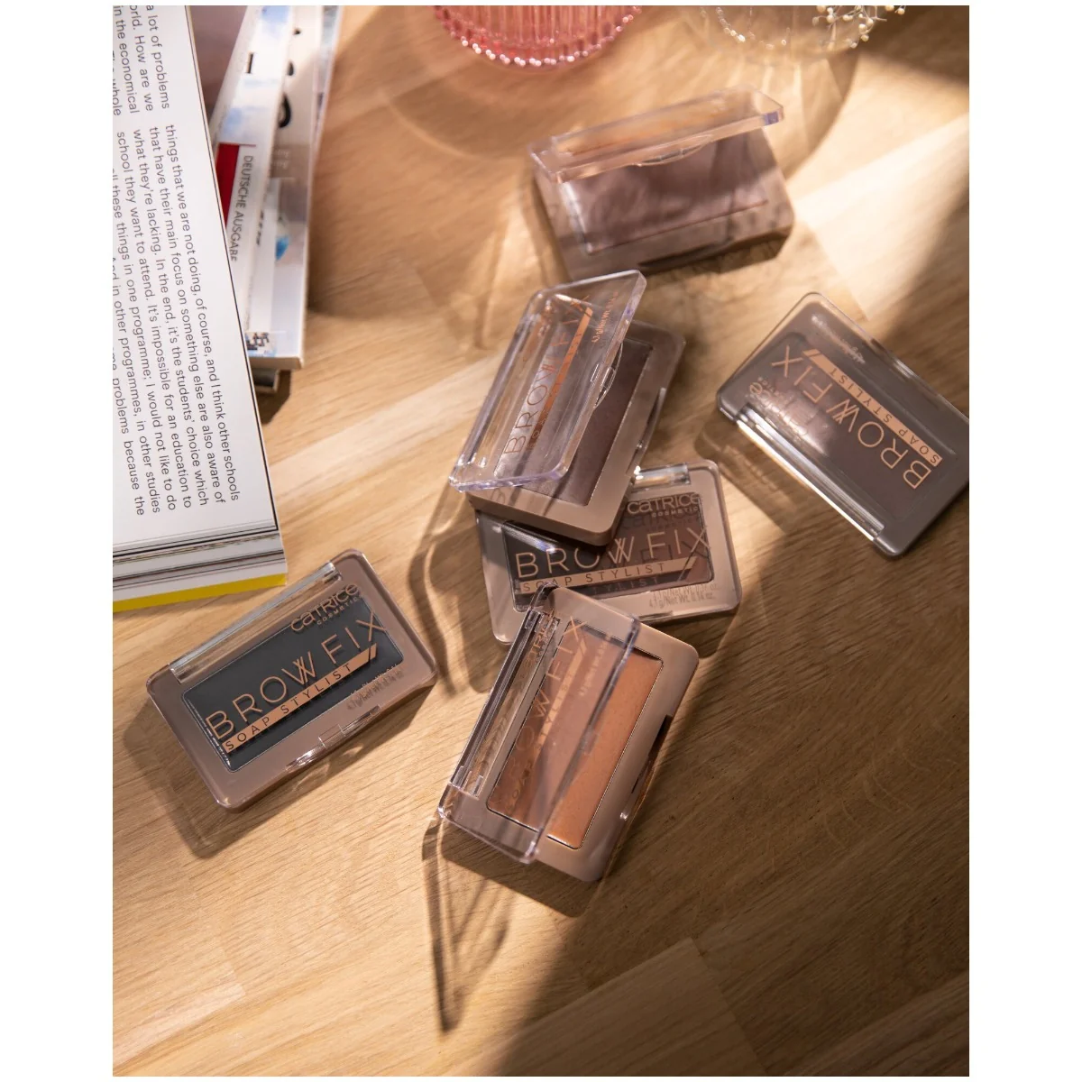 Ceara pentru sprancene Brow Fix Soap Stylist 010 - Full And Fluffy, 4.1g, Catrice