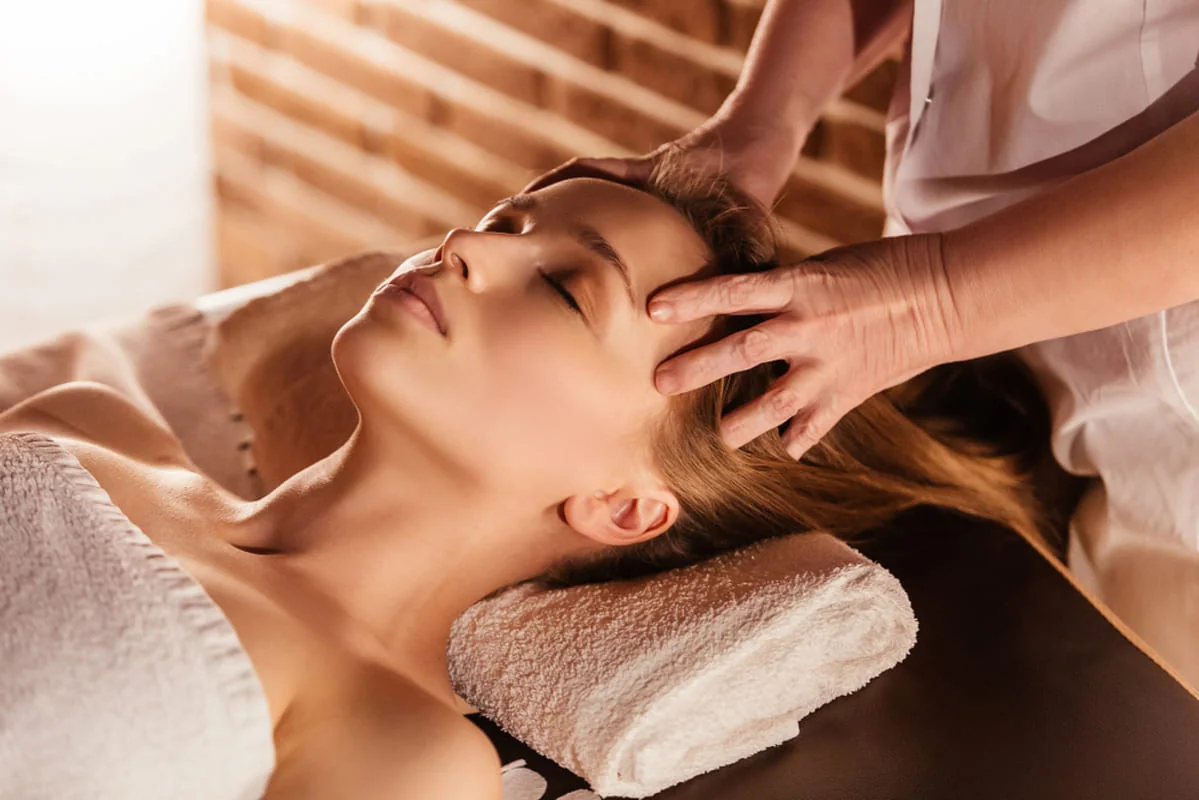Masaj scalp: efecte asupra sanatatii parului si recomandari