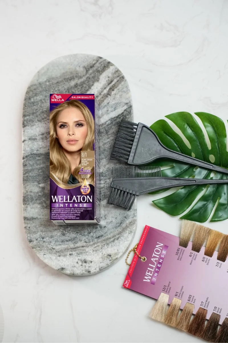 Vopsea de par permanenta Blond Cenusiu Deschis 8.1 Wellaton, 110ml, Wella