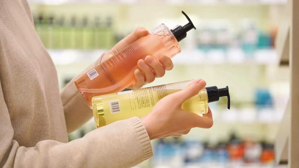 Cum citesti eticheta unui produs cu SPF: sfaturi si recomandari practice