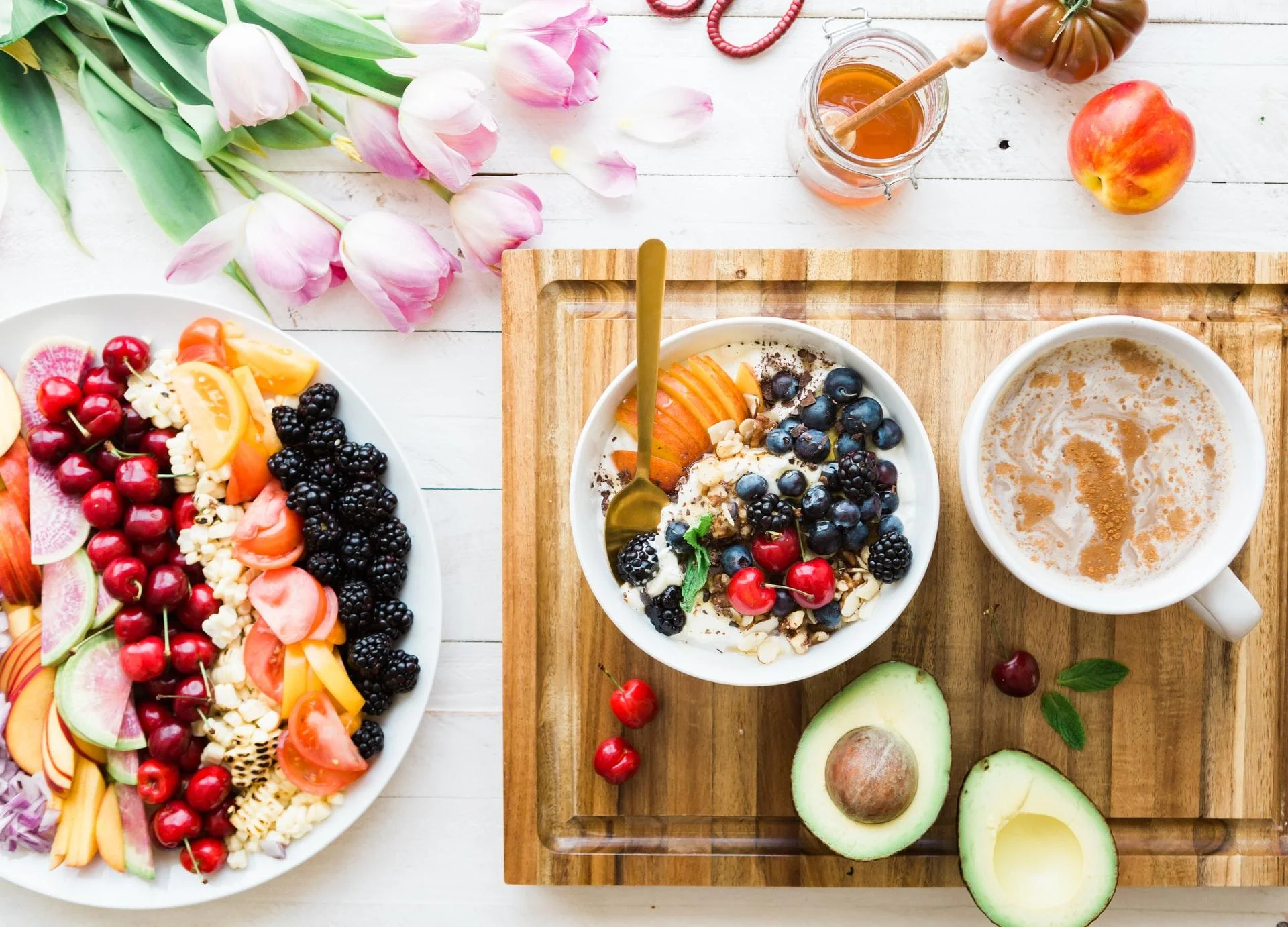 Dieta anti-imbatranire: Ce alimente trebuie sa consumam?