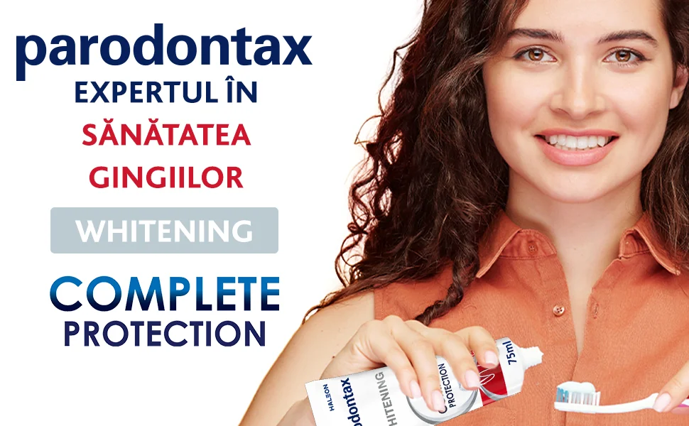 Femeie care zambeste in timp ce pune pasta de dinti pe periuta cu text Parodontax - expertul in sanatatea gingiilor Femeie care zambeste in timp ce pune pasta de dinti pe periuta cu text Parodontax - expertul in sanatatea gingiilor