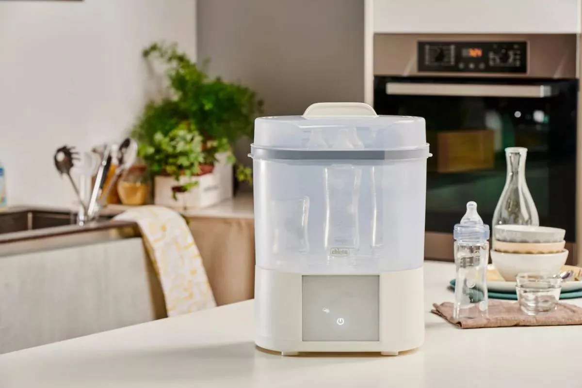 Sterilizator electric digital cu uscator pentru biberoane si accesorii mici 0 luni+, 1 bucata, Chicco