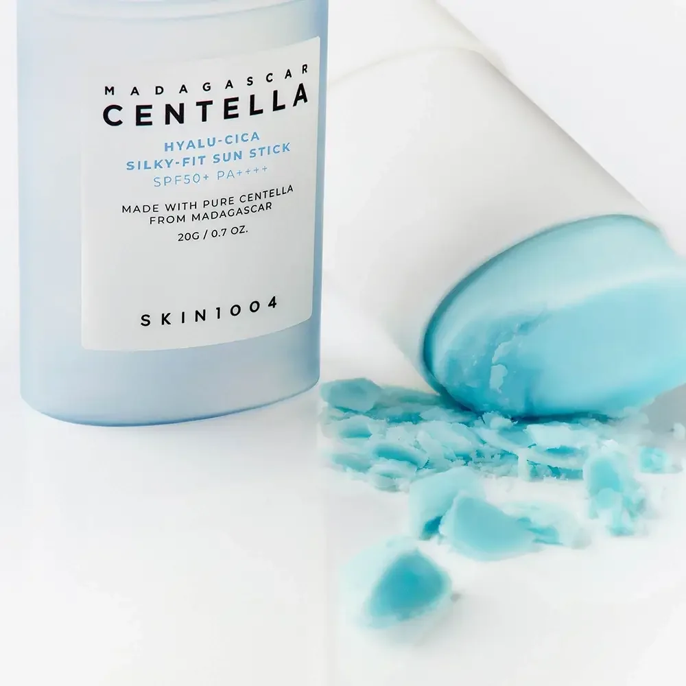 Stick pentru fata cu SPF50+ Centella Hyalu-Cica Silky-Fit, 20g, Skin1004