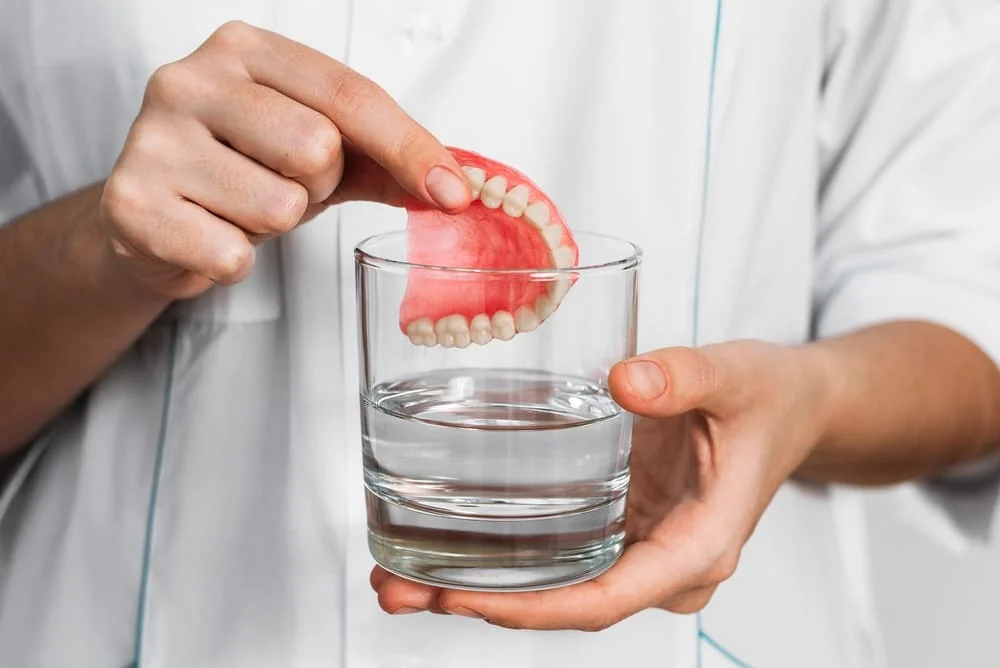 Albirea protezei dentare: indicatii si recomandari