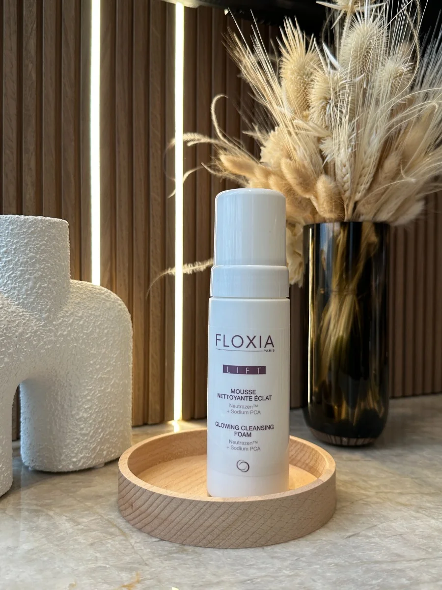 Spuma de curatare iluminatoare, 150ml, Floxia