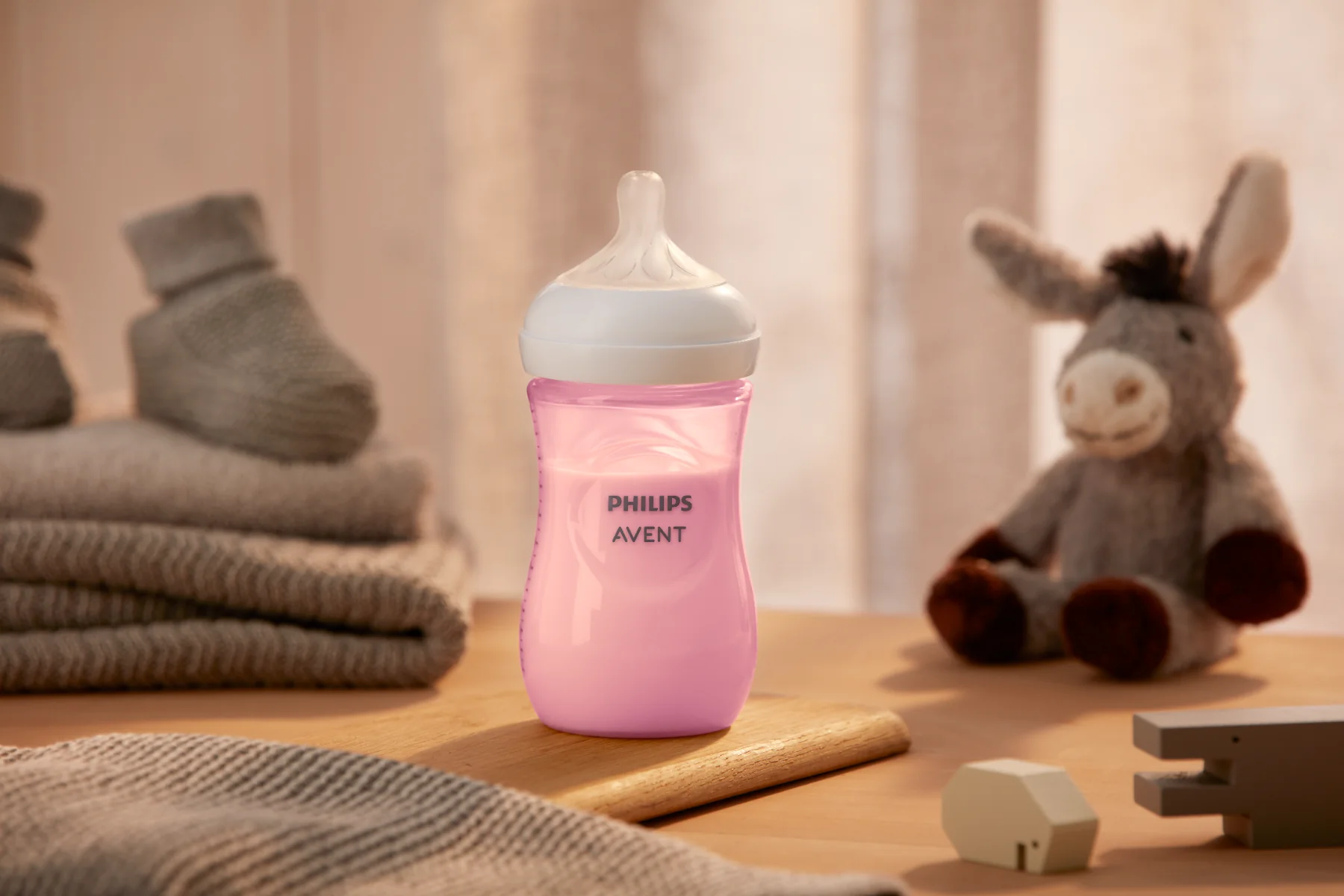 Biberon pentru 3-6 luni Natural Response Roz SCY903/11, 260ml, Philips Avent