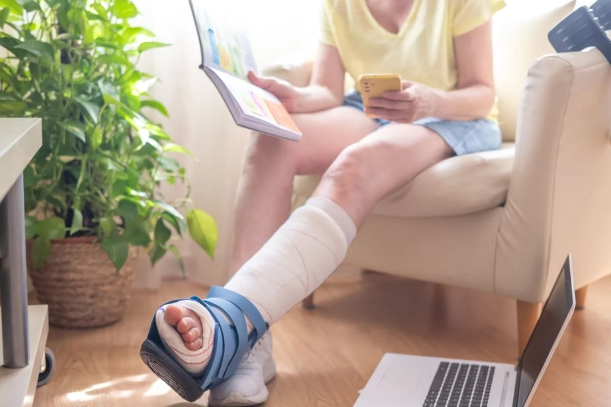Recuperarea dupa imobilizare in ghips: pasi indicati pentru revenirea mobilitatii