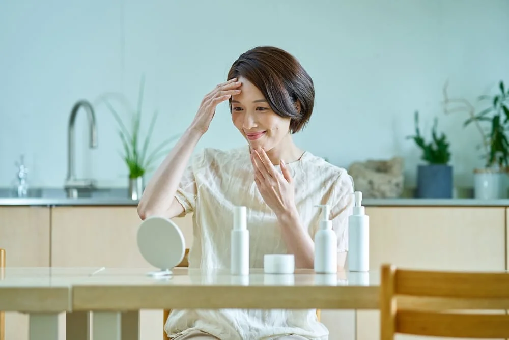 Rutina pentru piele la menopauza: cum sustii fermitatea si confortul zilnic