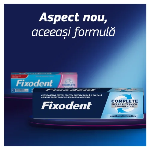 Doua cutii de Fixodent Complete, crema adeziva pentru proteze dentare, pe un fundal albastru cu sloganul "Aspect nou, aceeasi formula". Doua cutii de Fixodent Complete, crema adeziva pentru proteze dentare, pe un fundal albastru cu sloganul "Aspect nou, aceeasi formula".
