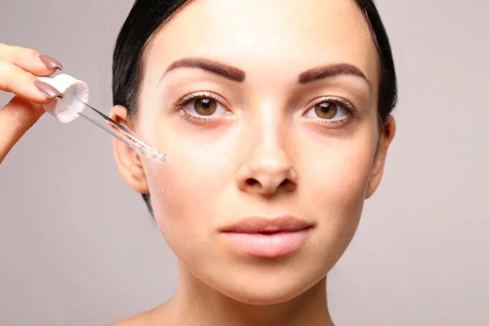 Cele mai populare produse cu acid hialuronic pentru fata: sfaturi si recomandari