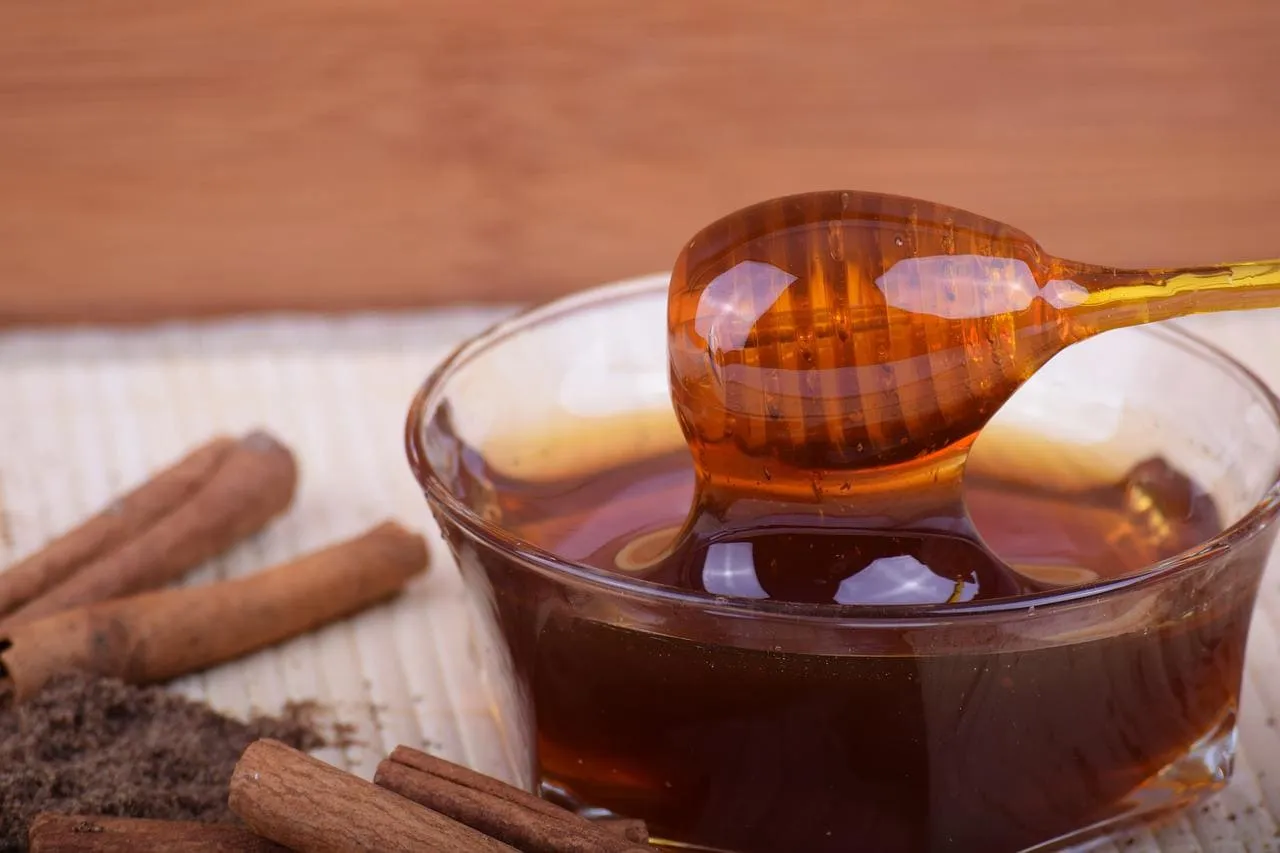Cand si cum se consuma mierea cu scortisoara