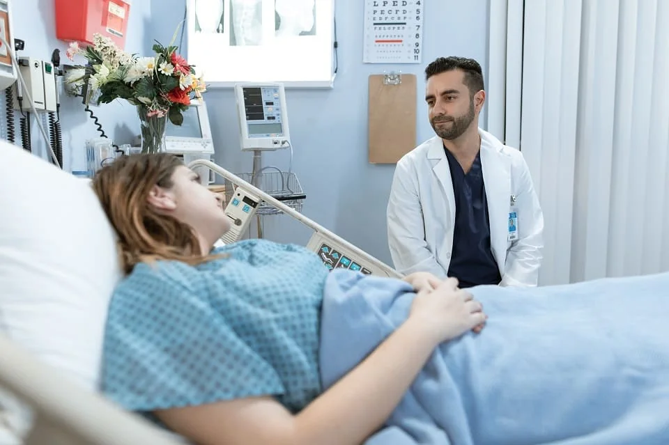 Pacienta cu fractura de femur Pacienta cu fractura de femur