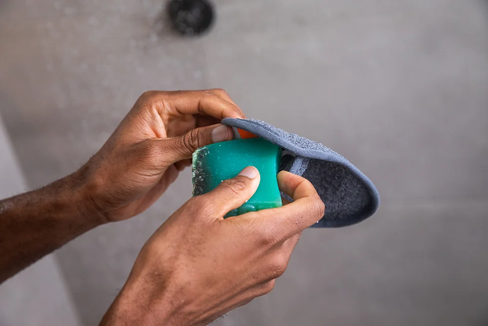 Manusa exfolianta pentru corp cu buzunar pentru sapun Sport, 1 bucata, Cleanlogic