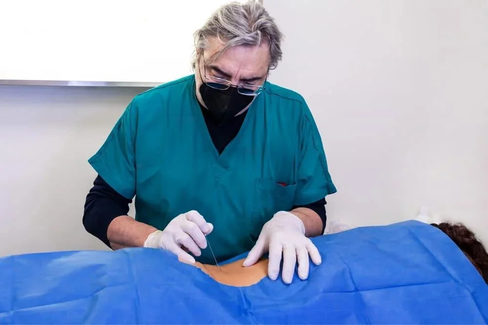Hernie de disc lombara: cauze, simptome, tratament