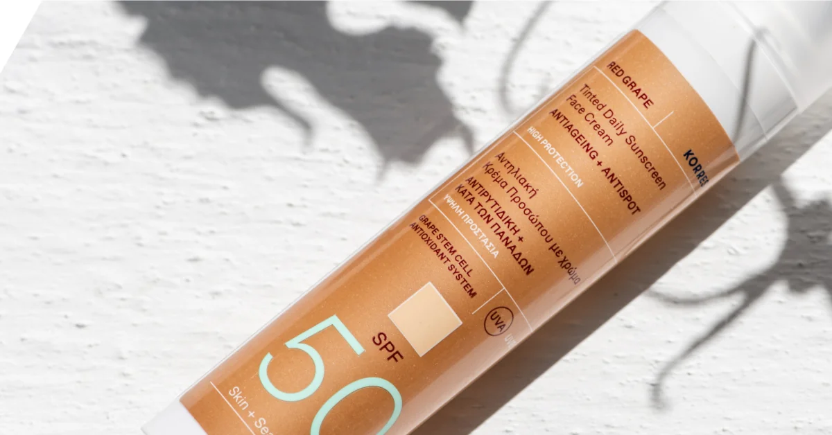 Crema colorata anti-age cu protectie solara SPF 50 Red Grape, 50ml, Korres