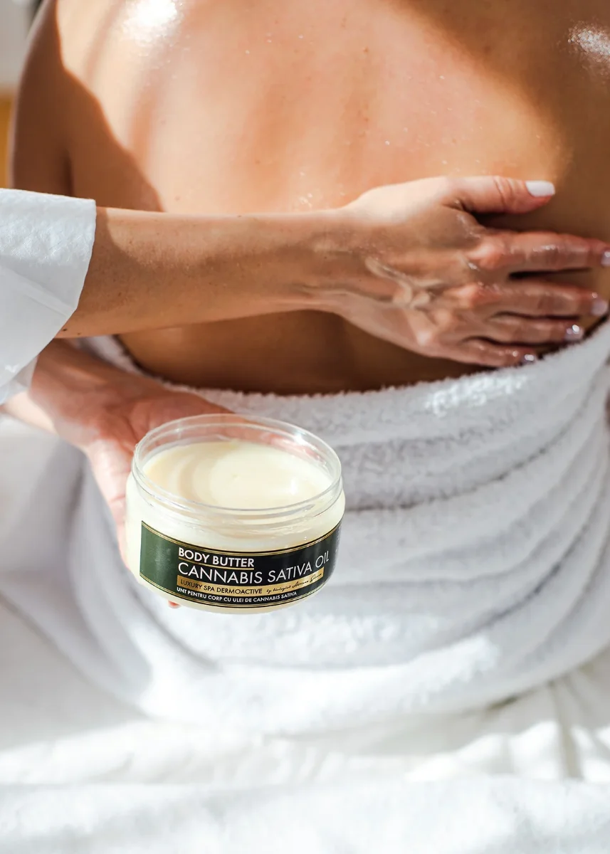 Unt de corp cu extract de ulei de cannabis Luxury SPA Dermoactive, 300ml, Lotus Cosmetics