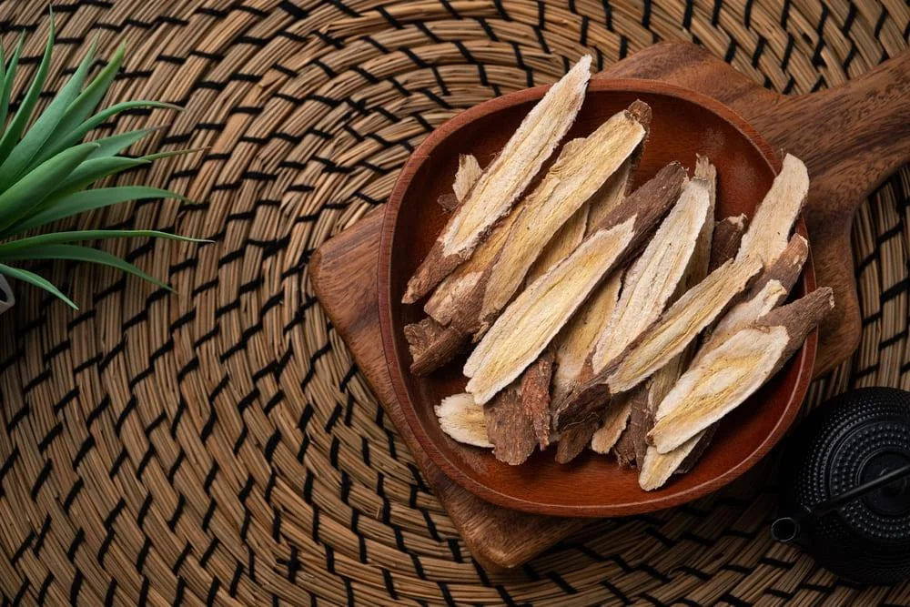 Astragalus: beneficii, proprietati, contraindicatii