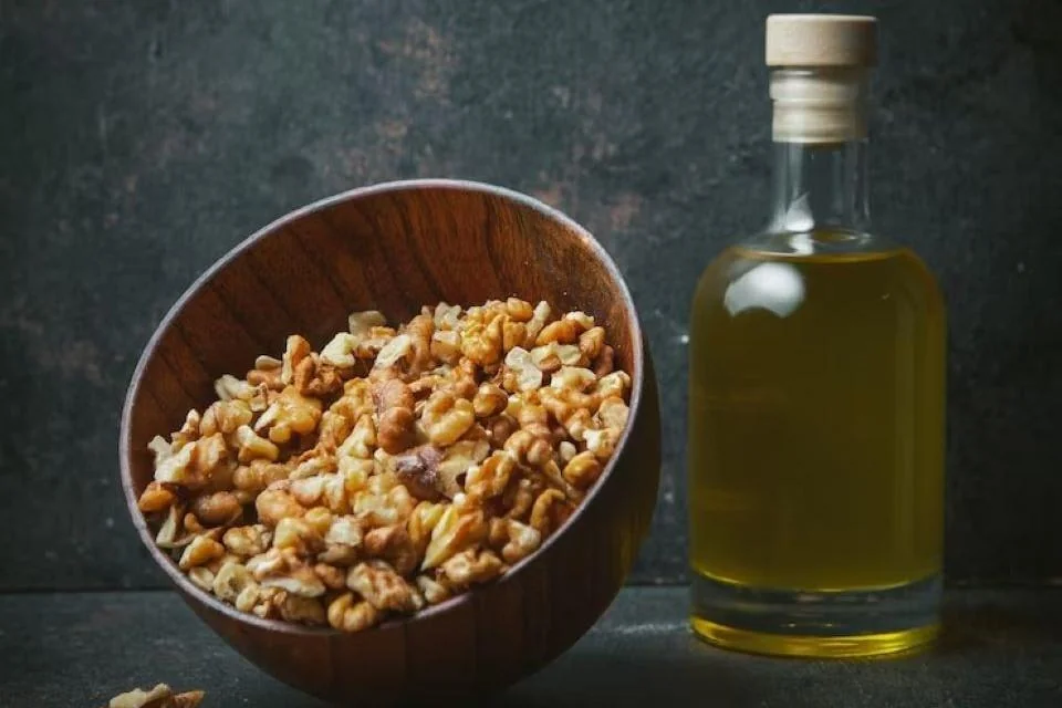 Ulei de nuca: beneficii, proprietati, utilizari