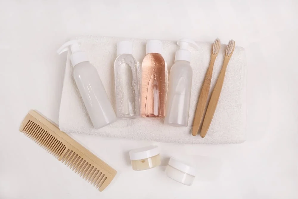 Mini-rutina pentru fata in vacanta: 5 produse multifunctionale care economisesc spatiu