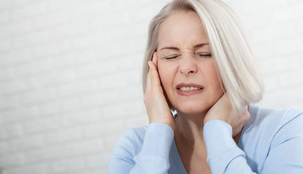 Durerea de cap la ceafa (cefalee cervicogene): de ce apar? Optiuni de tratament