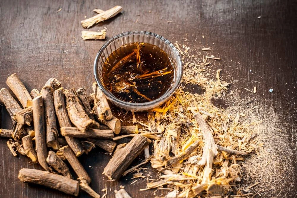 Lemn-dulce: beneficii, proprietati si contraindicatii
