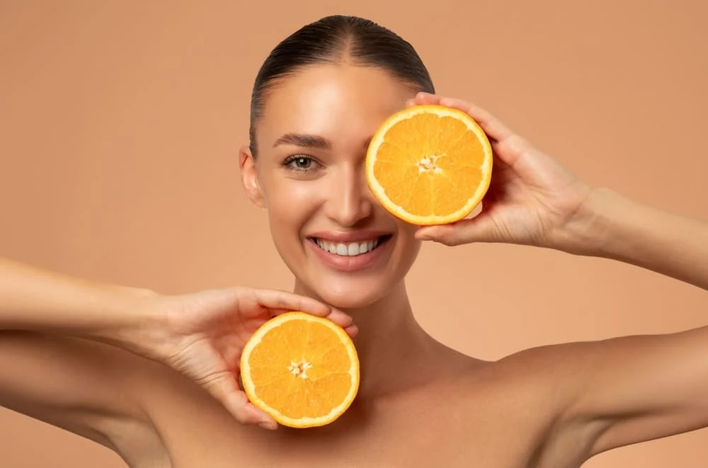 Vitamine pentru piele luminoasa: rutina din interior care completeaza ingrijirea externa