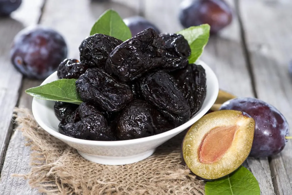 Prune uscate: beneficii, proprietati, contraindicatii