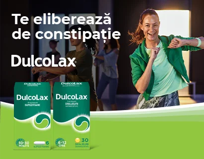 in prim plan femeie imbracata in verde care danseaza, doua produse prezentate, in fundal, oameni care danseaza 