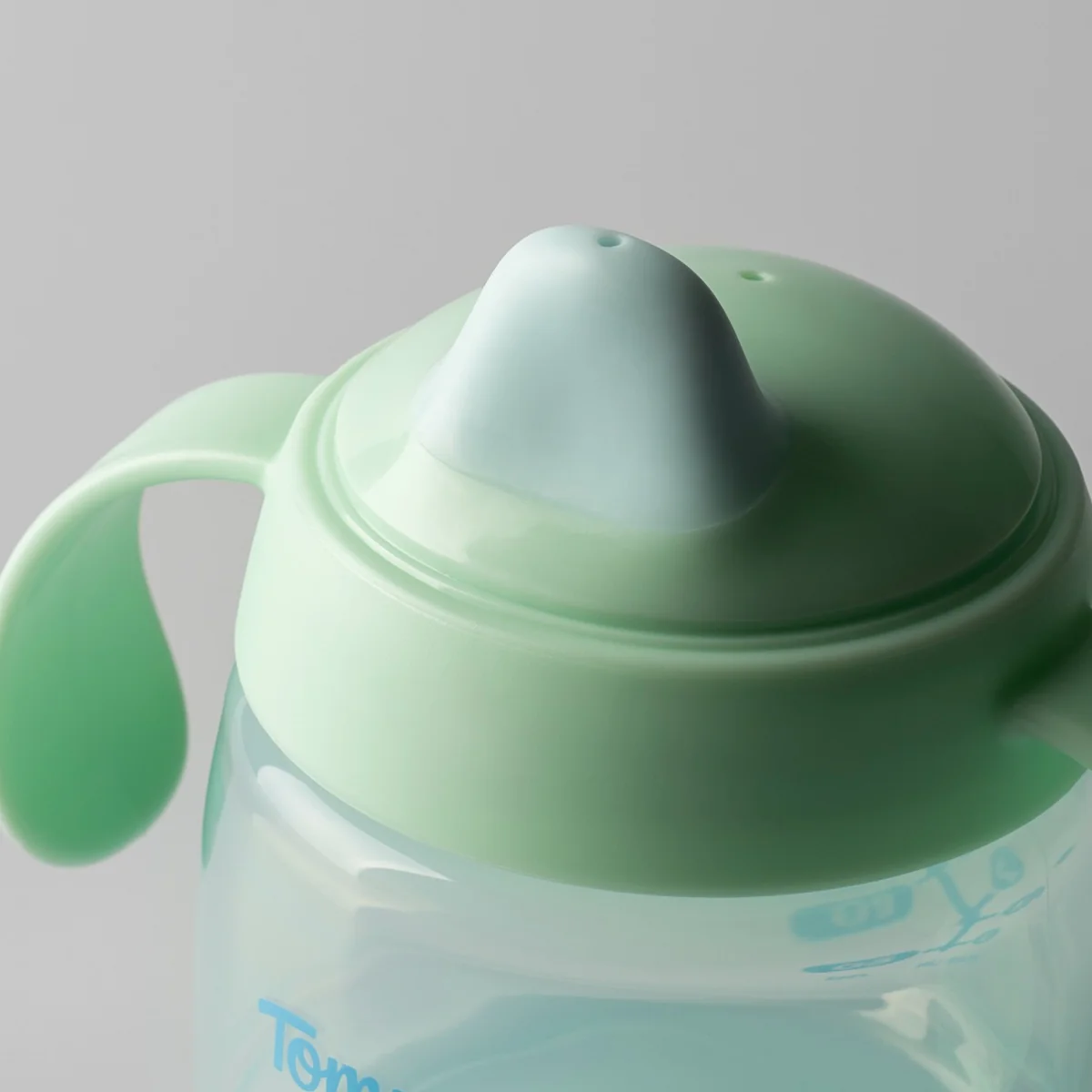 Cana  Starter Spout antiscurgere pentru 4 luni + cu cioc rezistent la muscaturi si manere usor de prins, 150ml, Tommee Tippee