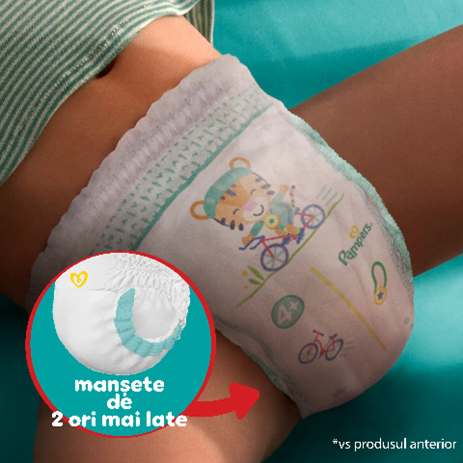 Prim-plan cu un bebeluČ purtĆ¢nd un scutec Pampers cu un tigru desenat pe bicicletÄ Či o bulÄ cu detaliul manČetelor pentru picioare. Prim-plan cu un bebeluČ purtĆ¢nd un scutec Pampers cu un tigru desenat pe bicicletÄ Či o bulÄ cu detaliul manČetelor pentru picioare.