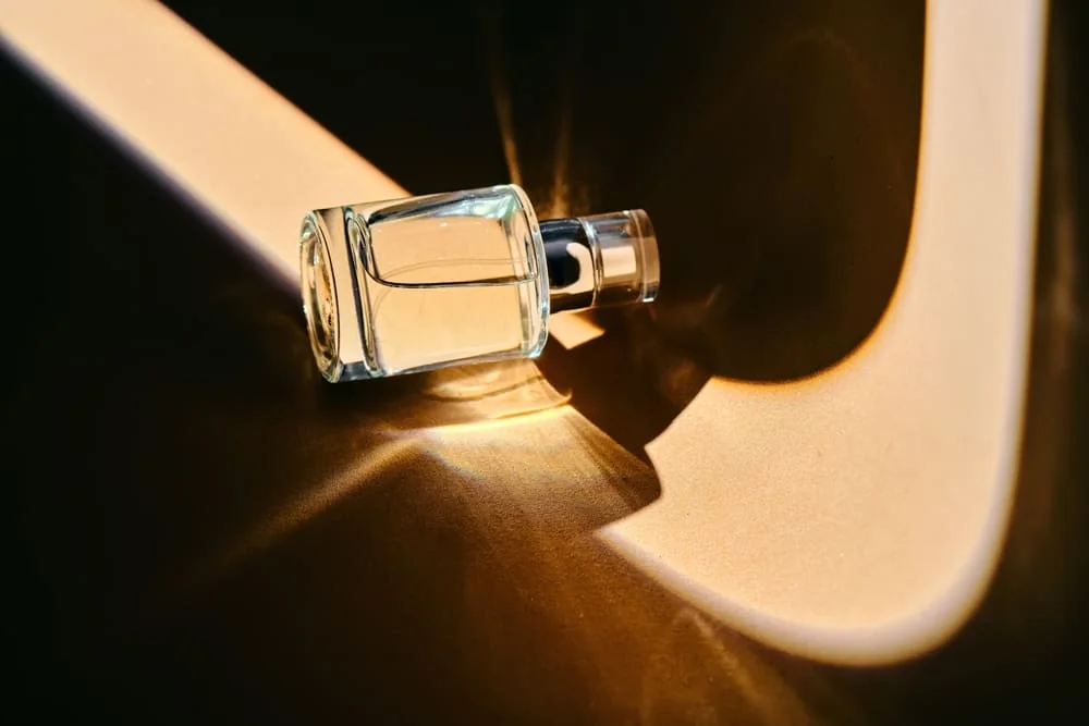 Parfum unisex: cand merita sa alegi o aroma universala si cum o porti corect