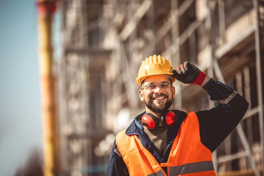 Lucratori in constructii: ce minerale pierzi prin efort fizic si ce poti face